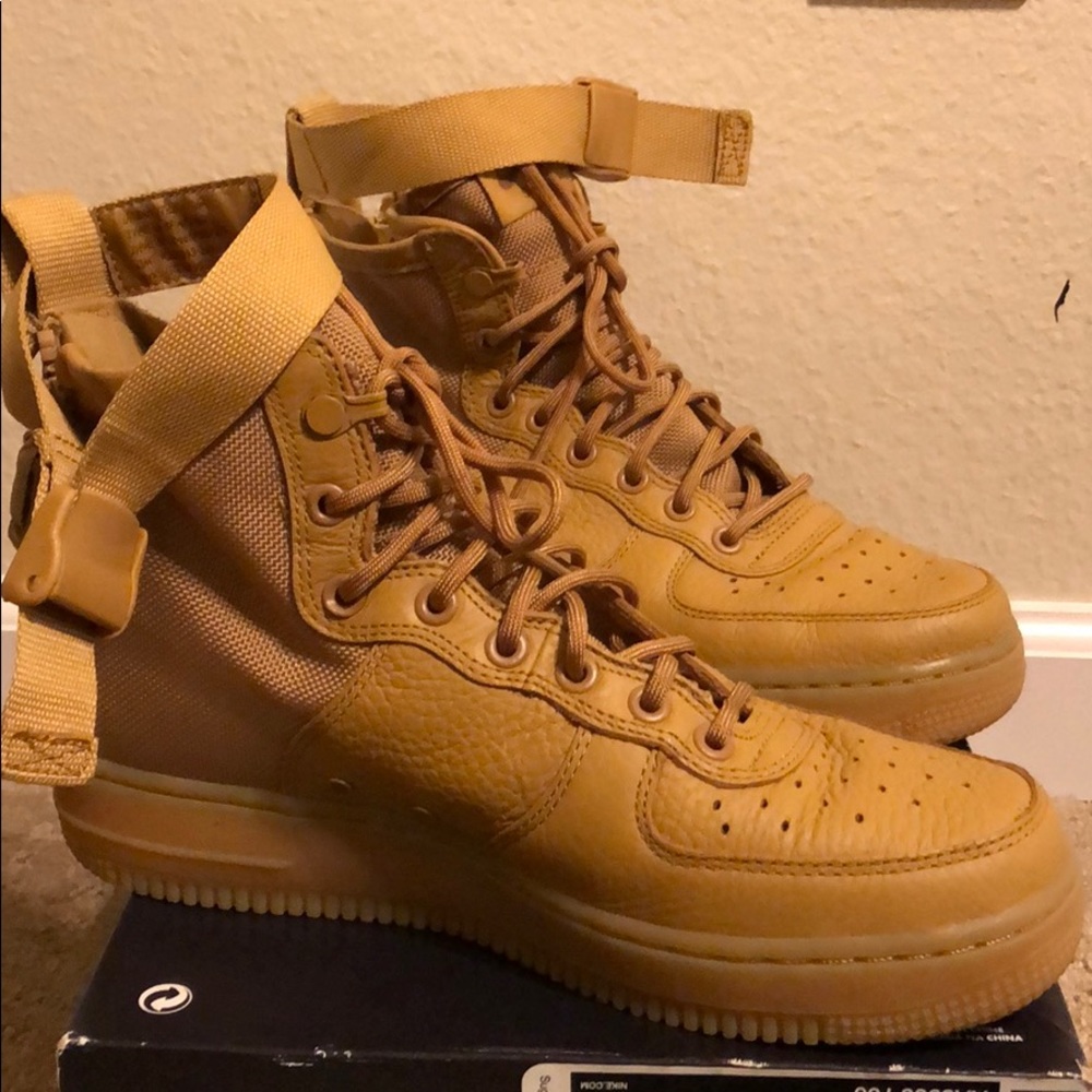 A Sf AF1 MID SIZE 8 ELEMANTAL GOLD
